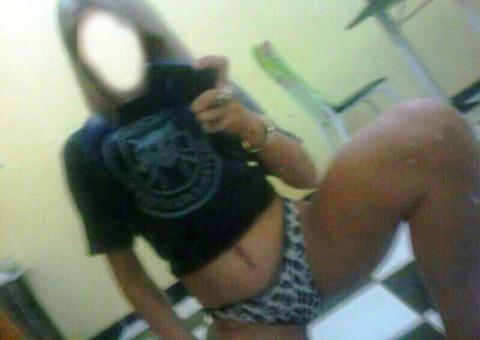 Pm prende mulher que postou fotos com fardamento e arma da instituição  no facebook